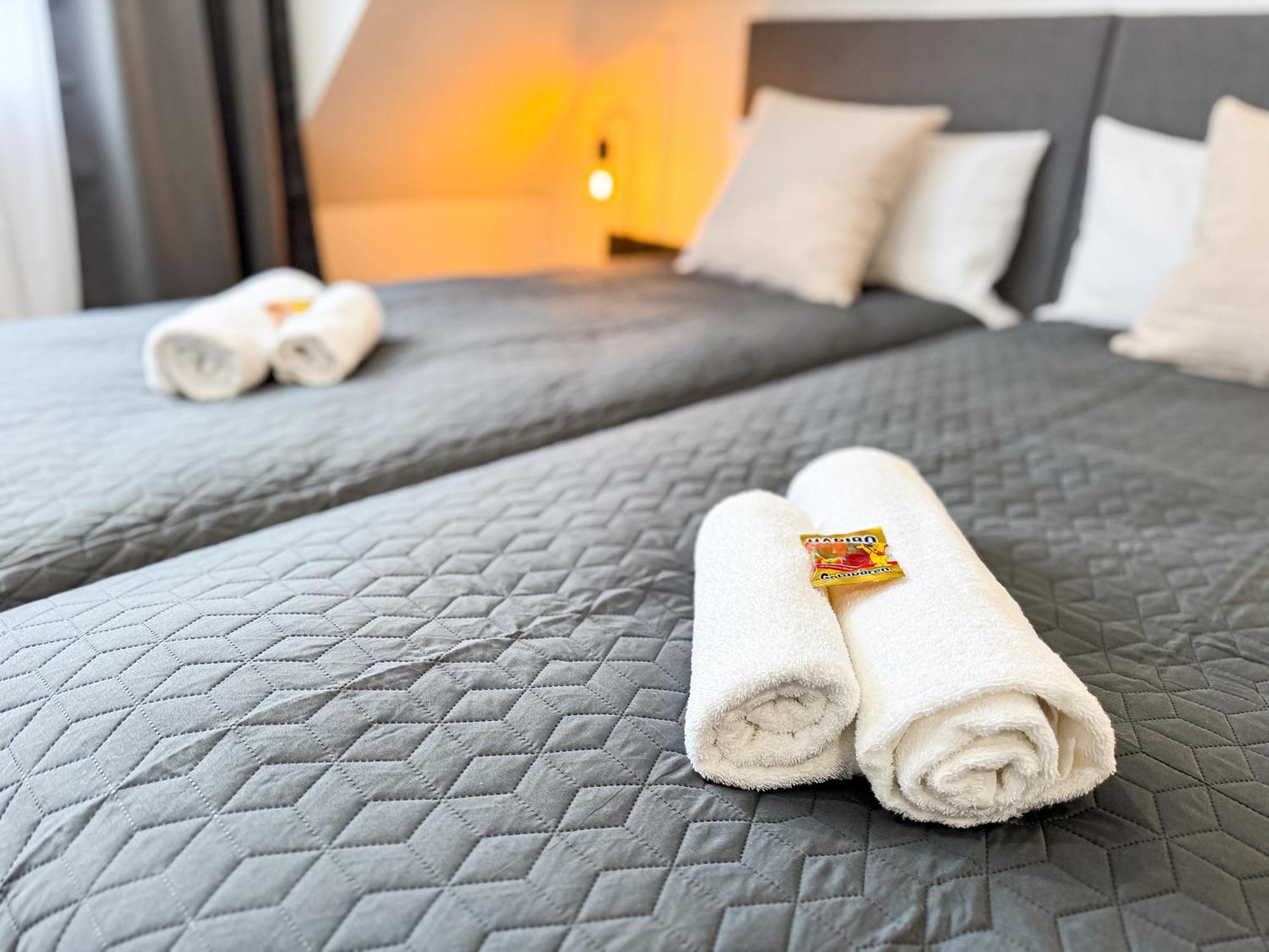 Immostay #8 - Haus Fuer 13 Personen Mit 7 Zimmer - Grosser Garten & Grill, Free Parking, Wlan BRE 外观 照片